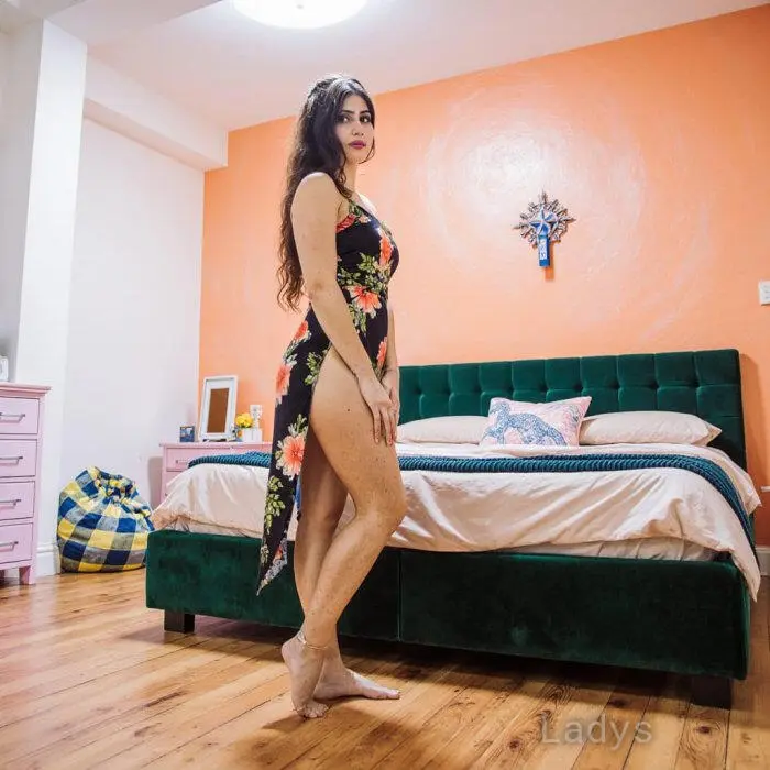 Warda, 23 years beautiful nude Cairo escorts girl, height 169 sm, Weight 64 kg