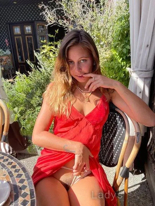 Eva, 28 years beautiful nude Calais escorts girl, height 165 sm, Weight 56 kg