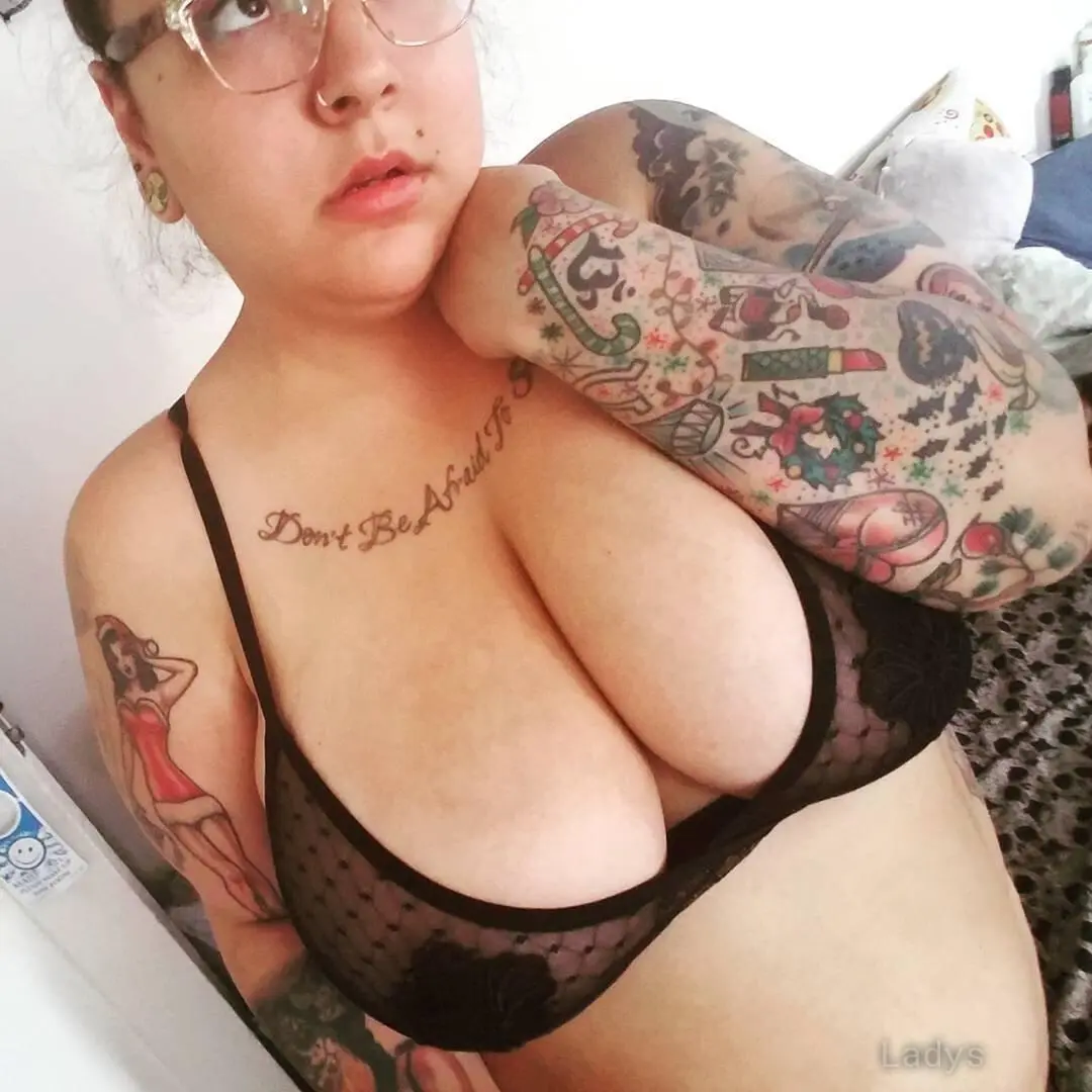 Rose, 27 years old Calgary escort girl with big tits, height 181 sm, Weight kg