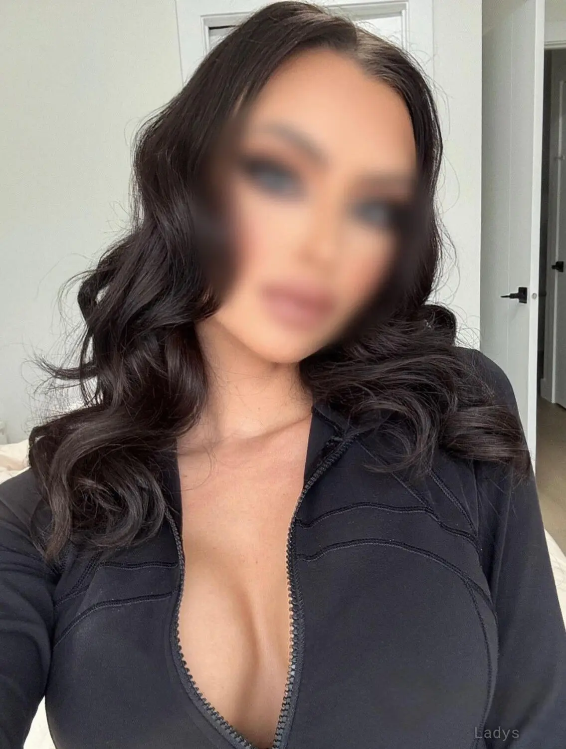 Avery Monroe, 20 years beautiful nude Calgary escorts girl, height 171 sm, Weight 50 kg