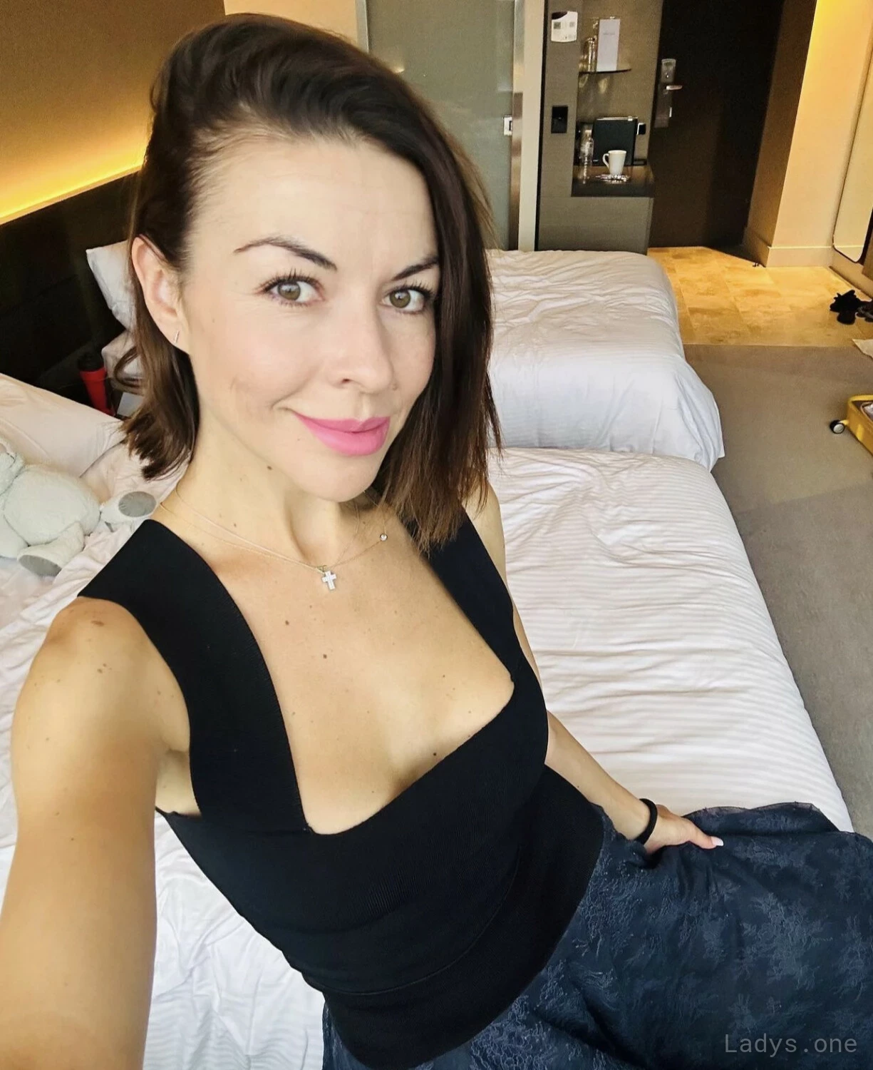 Hot single mom available to have fun, escort in Calgary