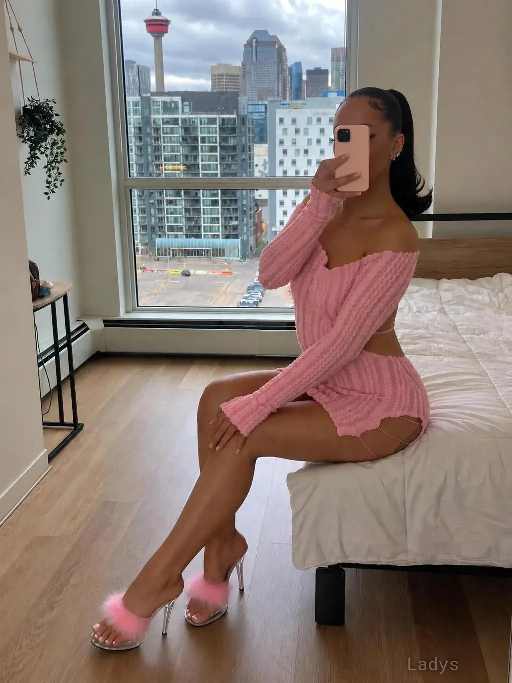 Ruby, 22 years beautiful nude Calgary escorts girl, height 173 sm, Weight 55 kg