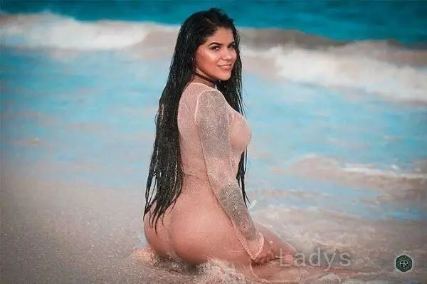 Wendy, 25 years beautiful nude Cancun escorts girl, height 168 sm, Weight 56 kg