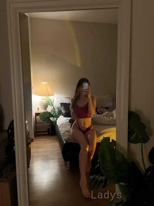 Amor and sex, 27 years beautiful nude Cannes escorts girl, height 120 sm, Weight 35 kg