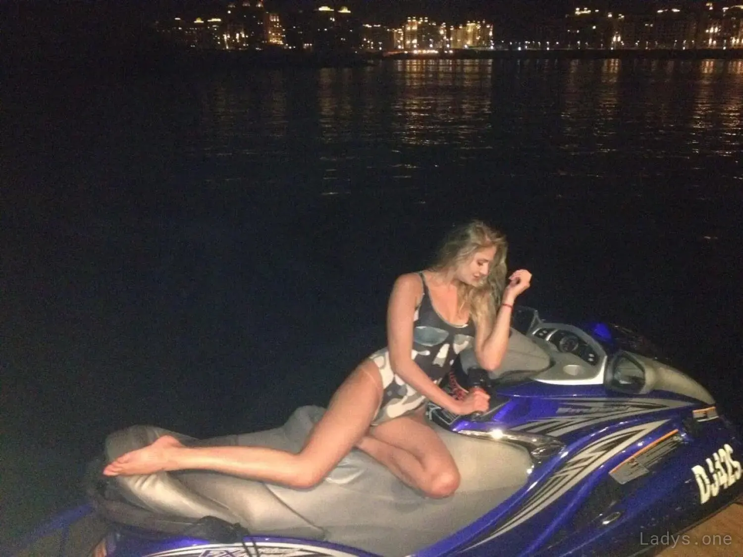 Amber cherry, 23 years beautiful nude Cape Town escorts girl, height 170 sm, Weight 61 kg