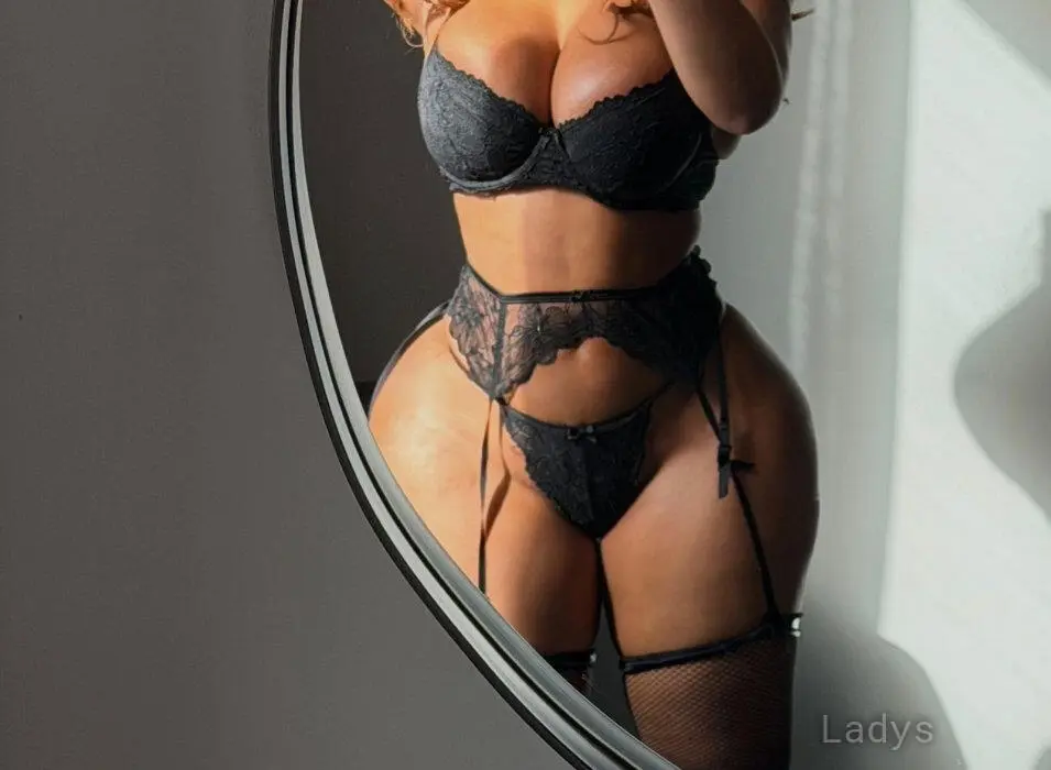 Jayda, 24 years beautiful nude Cape Town escorts girl, height 150 sm, Weight 72 kg