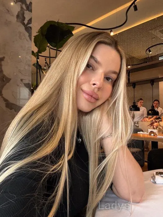 Katy, 25 years beautiful nude Cape Town escorts girl, height 165 sm, Weight 66 kg