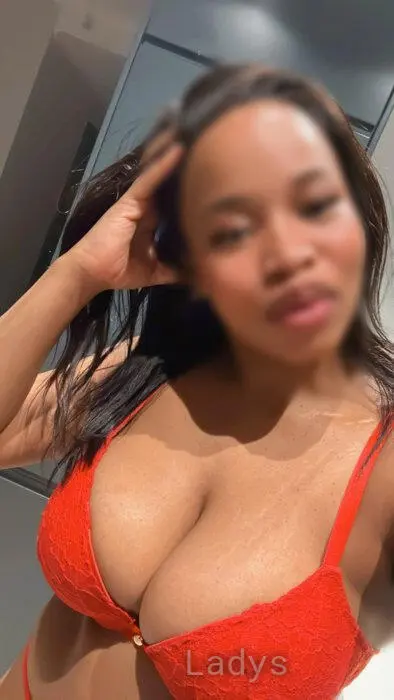 Laura, 24 years beautiful nude Cape Town escorts girl, height 167 sm, Weight 72 kg