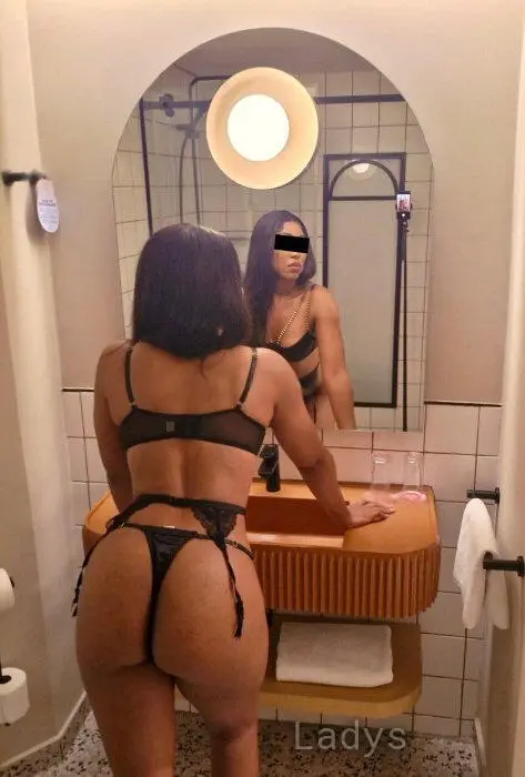Sarah Sloan, 28 years beautiful nude Cape Town escorts girl, height 173 sm, Weight 62 kg