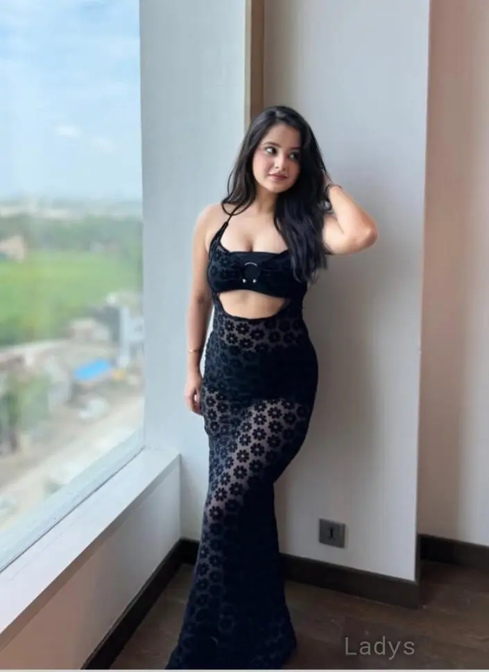 Shivani, 25 years beautiful nude Cape Town escorts girl, height 160 sm, Weight 55 kg