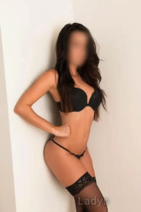 Carmen, 28 years beautiful nude Cardiff escorts girl, height 171 sm, Weight 50 kg