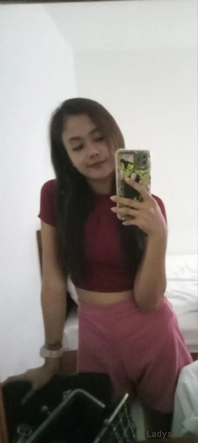 Julia, 21 years beautiful nude Cebu City escorts girl, height 157 sm, Weight  kg