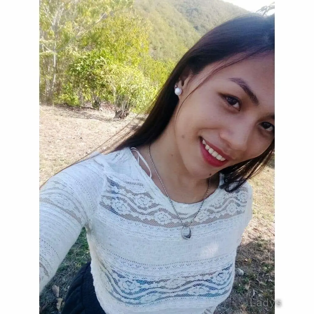 Nicole, 24 years beautiful nude Cebu City escorts girl, height 160 sm, Weight kg