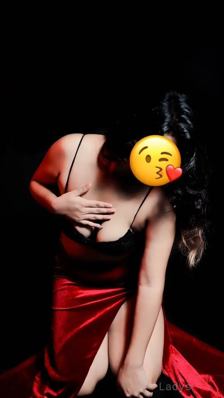Joya, 23 years old Chandigarh escort girl with big tits, height 169 sm, Weight kg