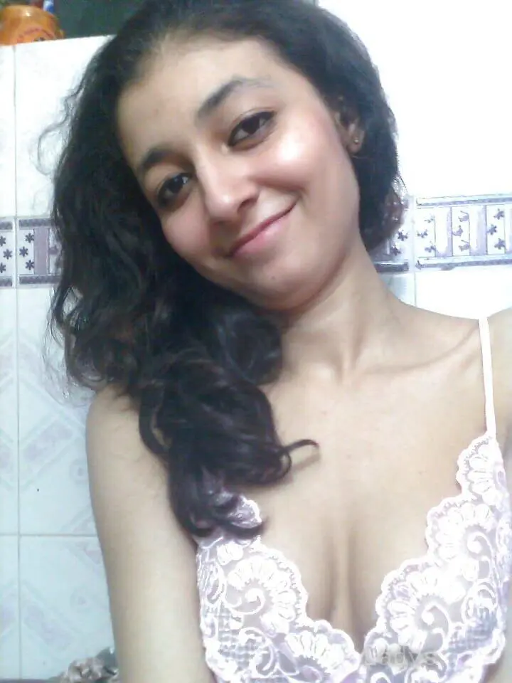 Radika, 24 years old Chandigarh escort girl with big tits, height 168 sm, Weight  kg