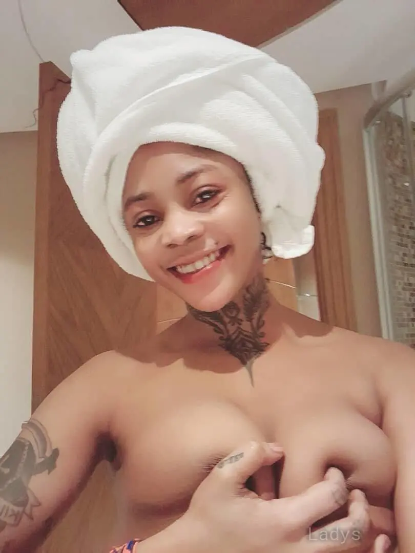 Shensea, 24 years old Chandigarh escort girl with big tits, height 165 sm, Weight  kg