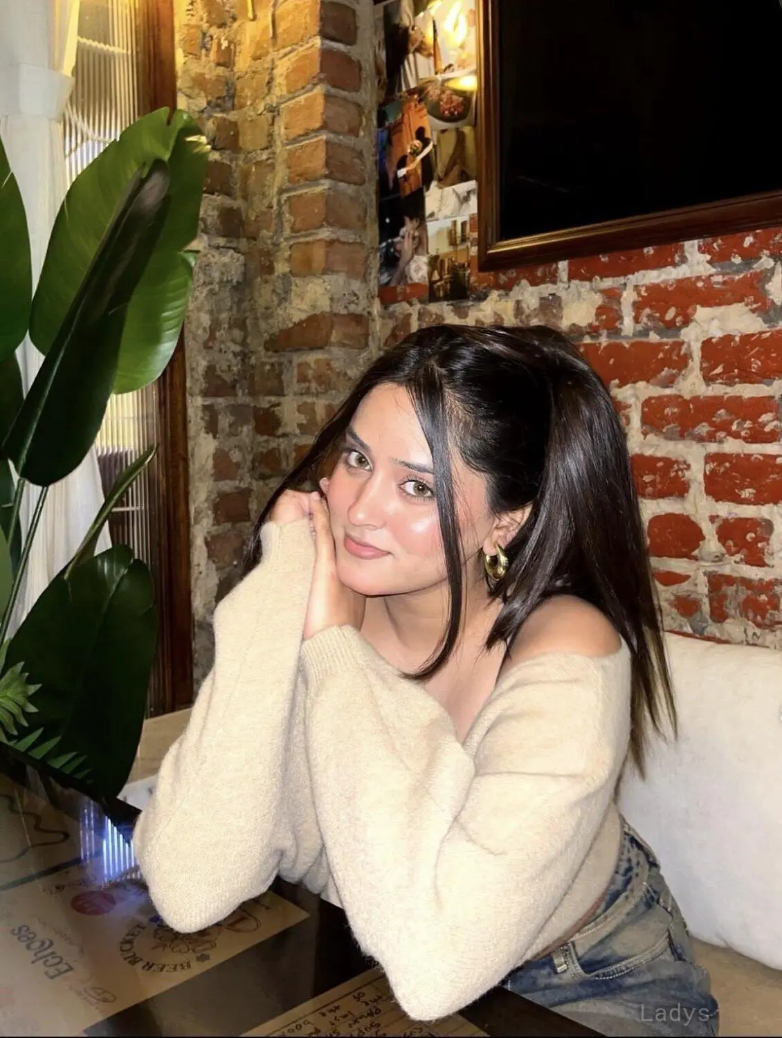 Tania, 21 years old Chandigarh escort girl with big tits, height 175 sm, Weight kg