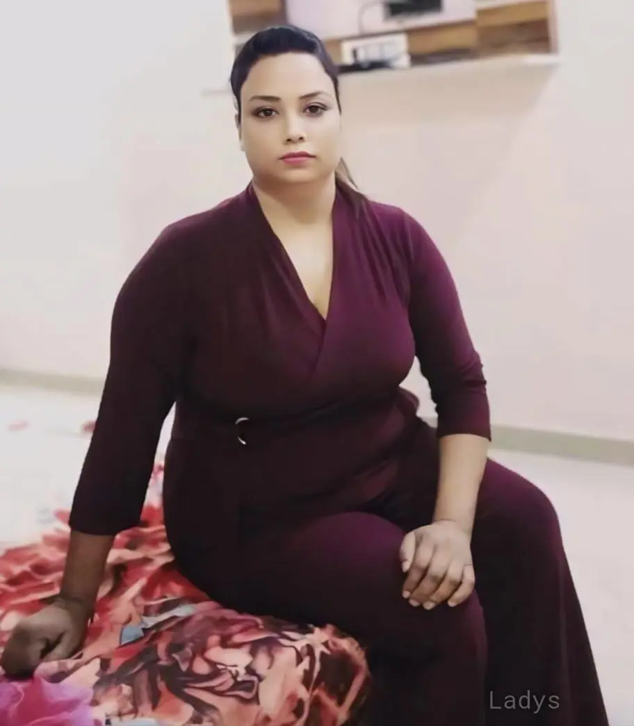 Divya, 32 years beautiful nude Chandigarh escorts girl, height 159 sm, Weight kg