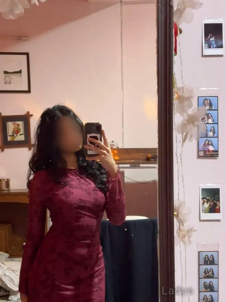 Real Meet & Cam Show, 22 years beautiful nude Chandigarh escorts girl, height 165 sm, Weight kg