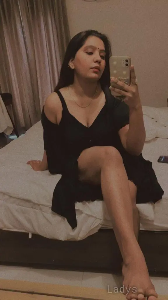Roshni Joshi, 24 years beautiful nude Chandigarh escorts girl, height 170 sm, Weight  kg