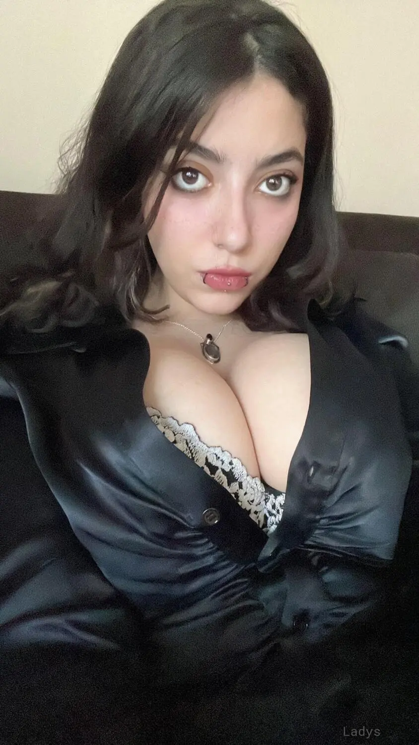 Escort, 28 years beautiful nude Charleston escorts girl, height 128 sm, Weight 41 kg