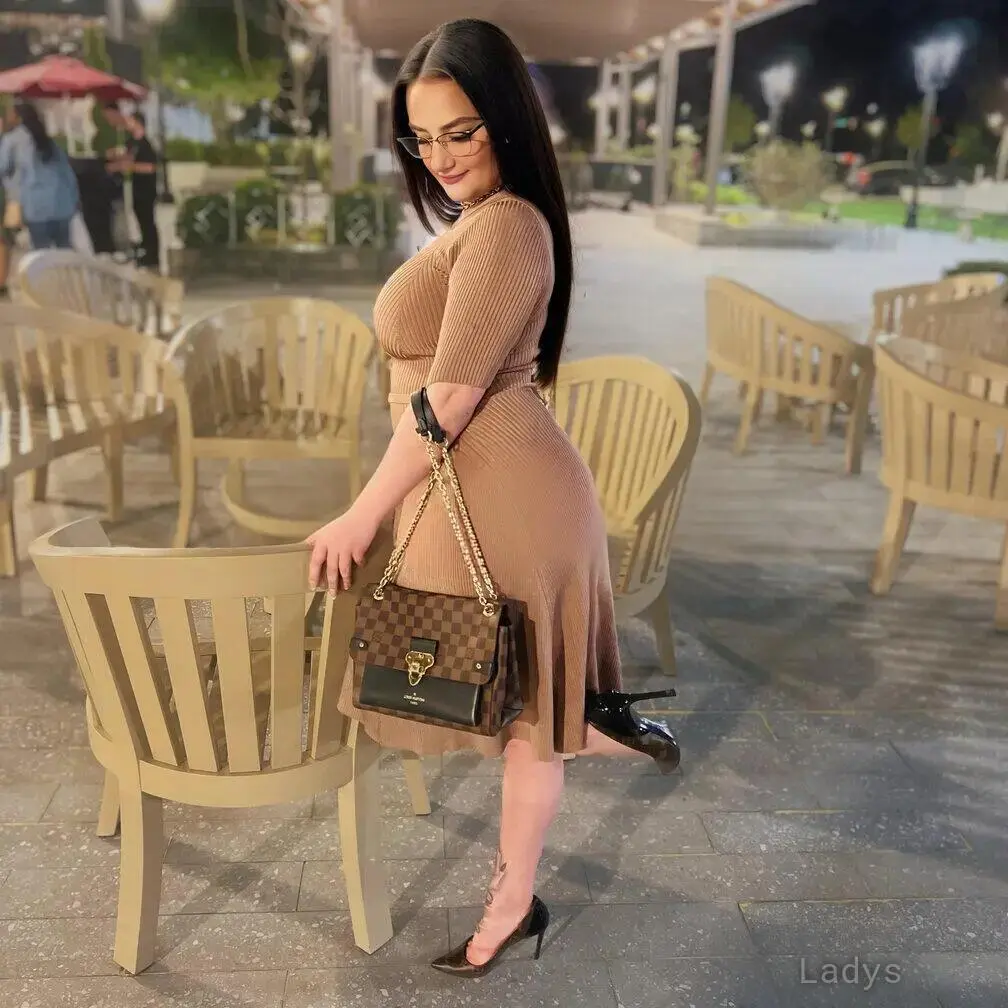 Katt Monroe, 28 years beautiful nude Charleston escorts girl, height 157 sm, Weight 59 kg