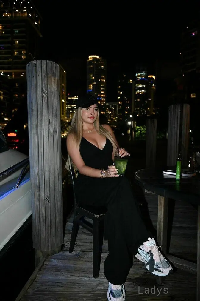 Celine, 25 years beautiful nude Charlotte escorts girl, height 156 sm, Weight 56 kg