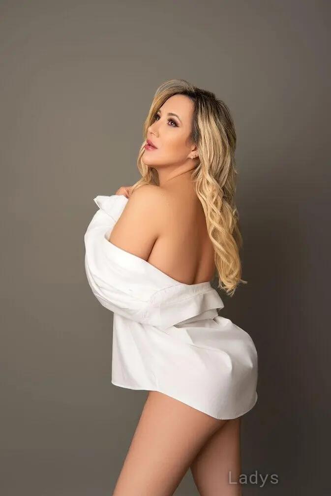Rizza, 30 years beautiful nude Charlotte escorts girl, height 160 sm, Weight 61 kg
