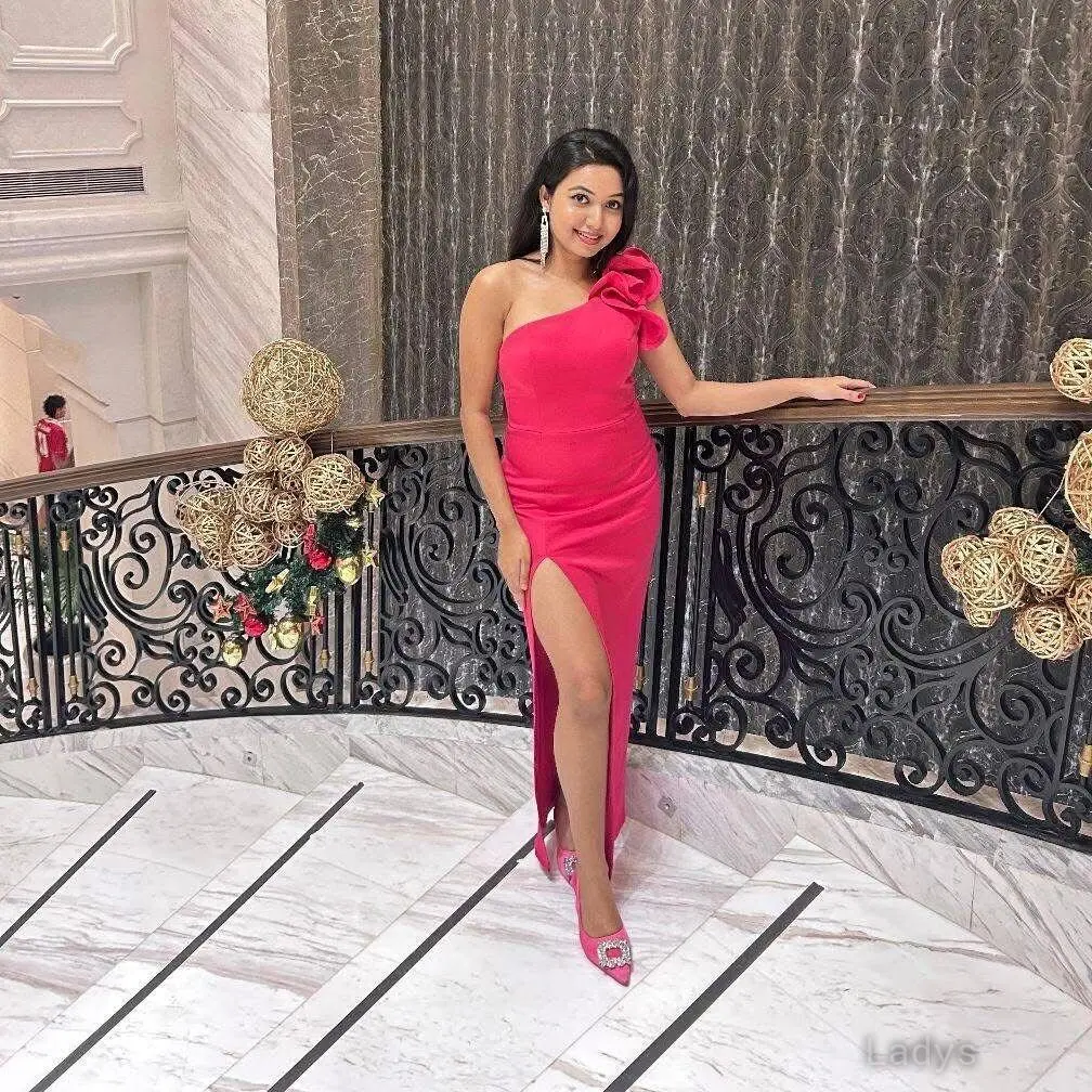 🧿 HELLO GUYS MY NAME IS JOSHNA LIVE NI, years old Chennai escort girl with big tits, height sm, Weight kg