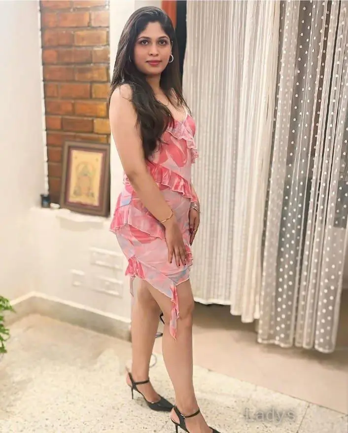 Aayushi, 21 years old Chennai escort girl with big tits, height  sm, Weight  kg