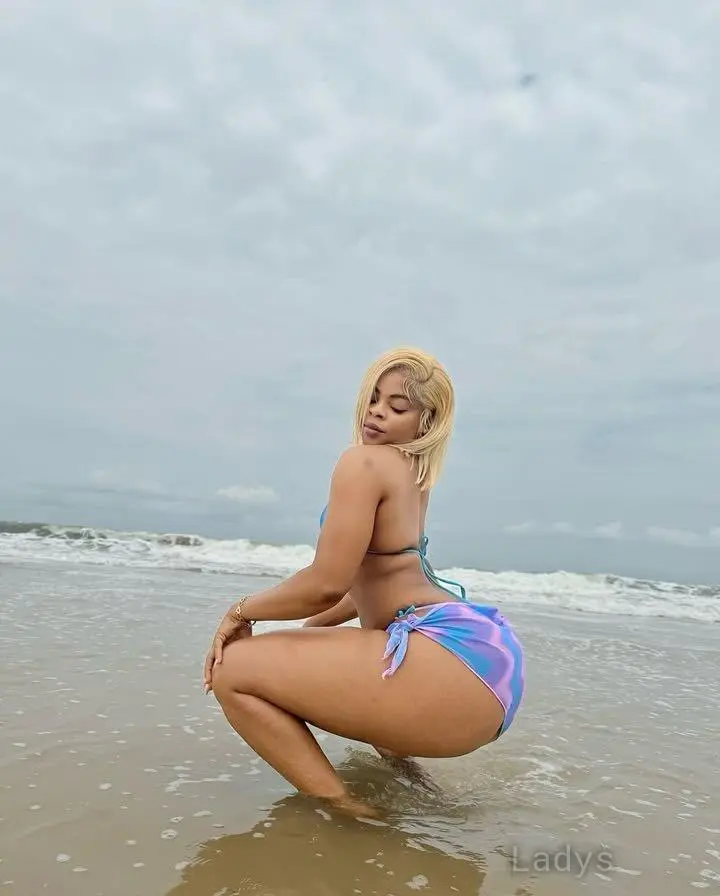 Amanda, 23 years old Chennai escort girl with big tits, height 168 sm, Weight  kg