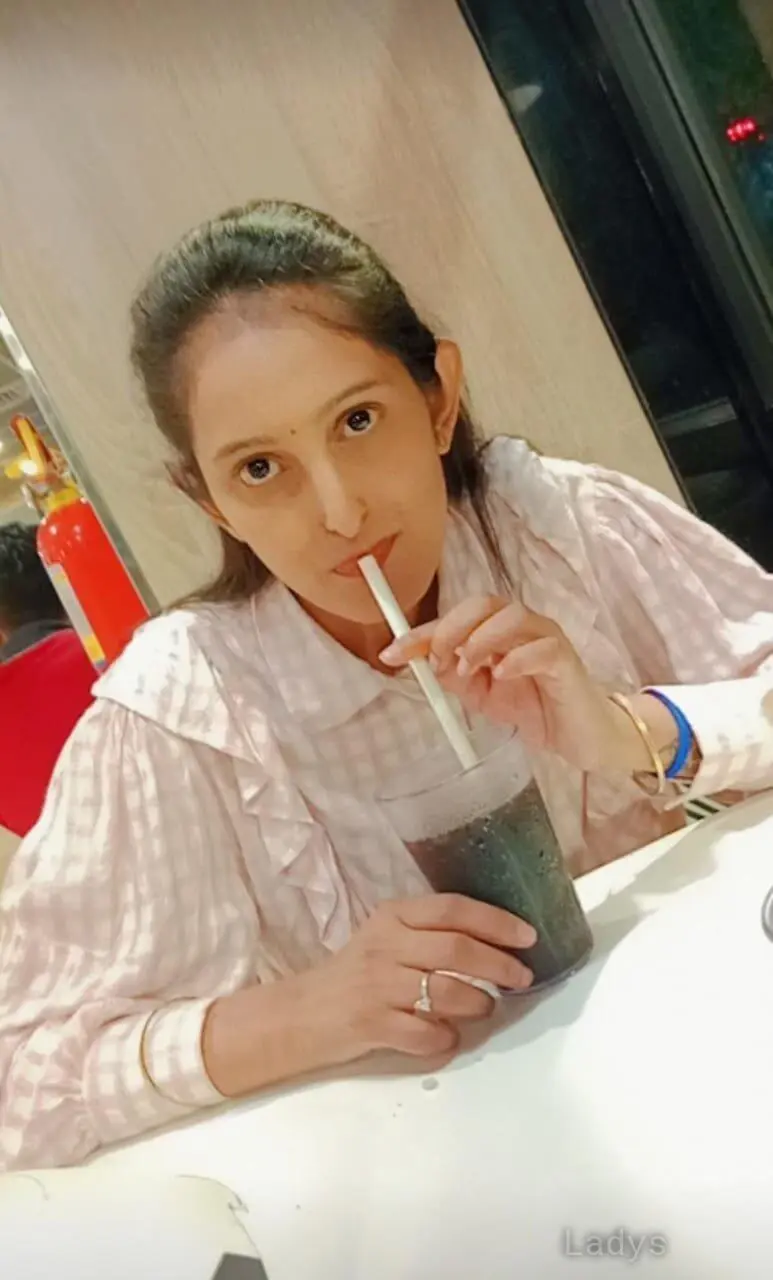Amrin Khan, 20 years old Chennai escort girl with big tits, height 154 sm, Weight  kg
