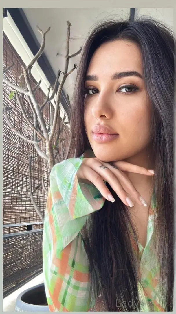 Calli, 24 years old Chennai escort girl with big tits, height 162 sm, Weight  kg