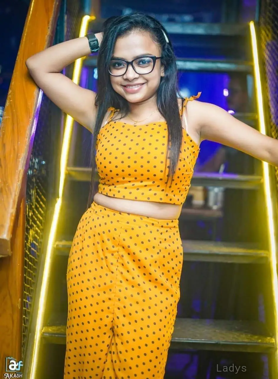 Cathy, 20 years old Chennai escort girl with big tits, height 182 sm, Weight  kg
