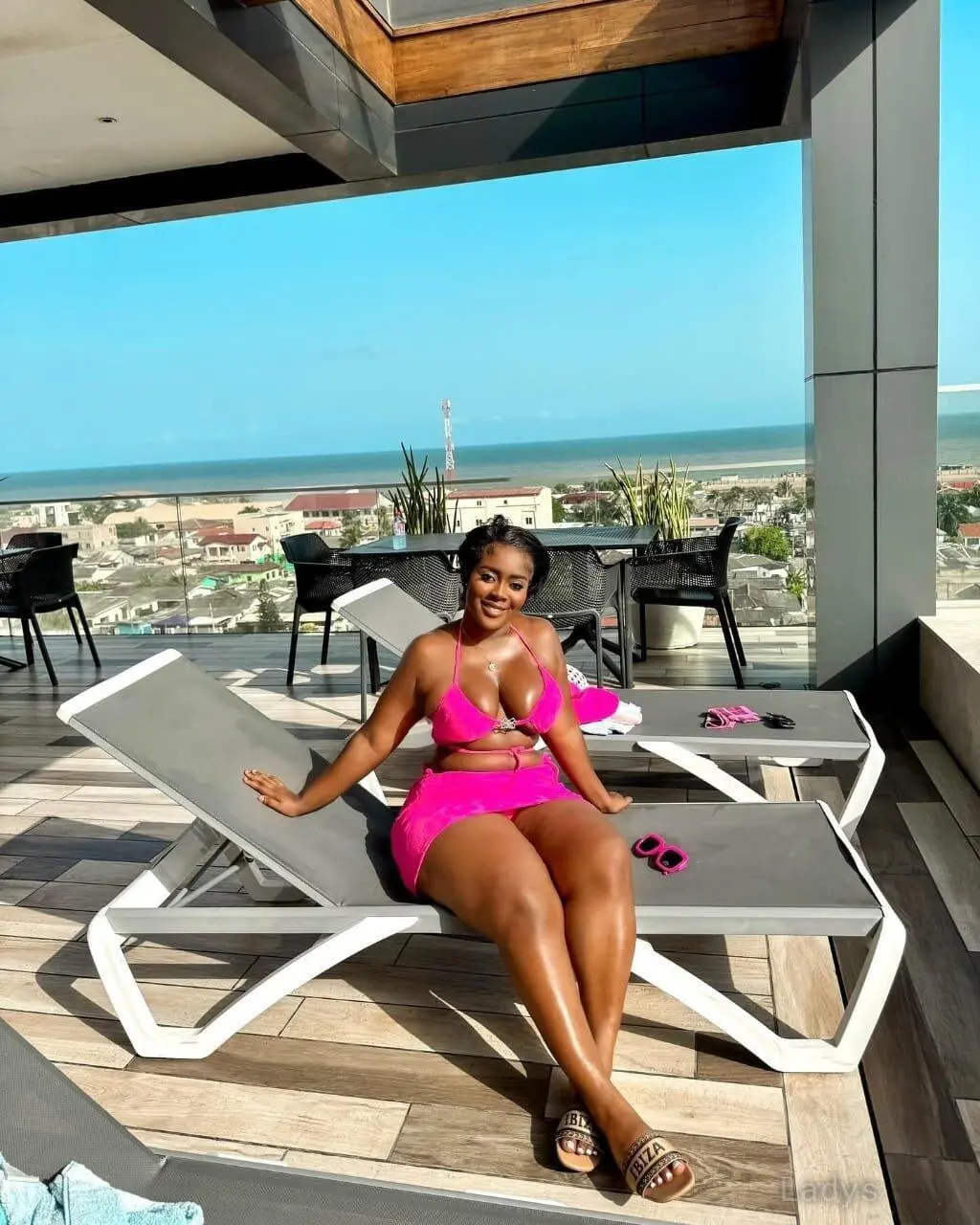 Charlene, 21 years old Chennai escort girl with big tits, height 167 sm, Weight  kg