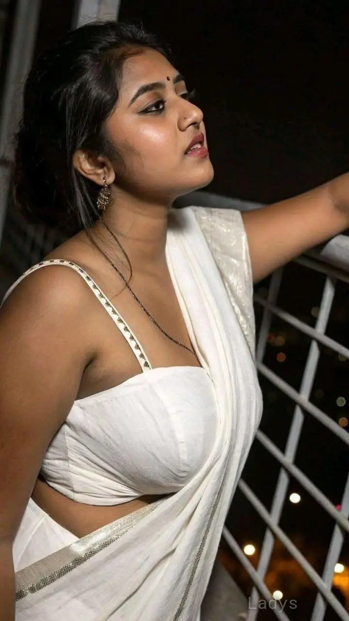 Diana, 25 years old Chennai escort girl with big tits, height 154 sm, Weight  kg