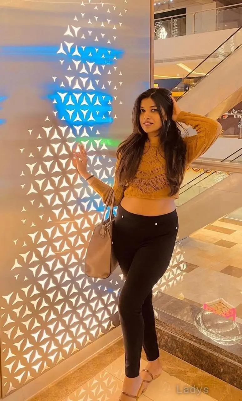 Himani, 22 years old Chennai escort girl with big tits, height 154 sm, Weight  kg