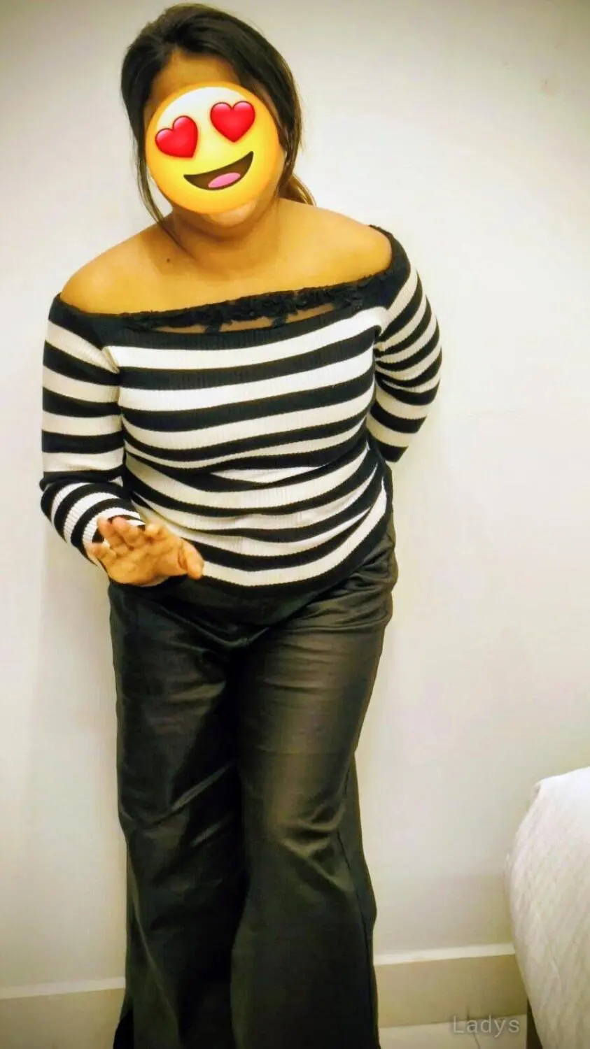 Jessica, 21 years old Chennai escort girl with big tits, height 162 sm, Weight  kg