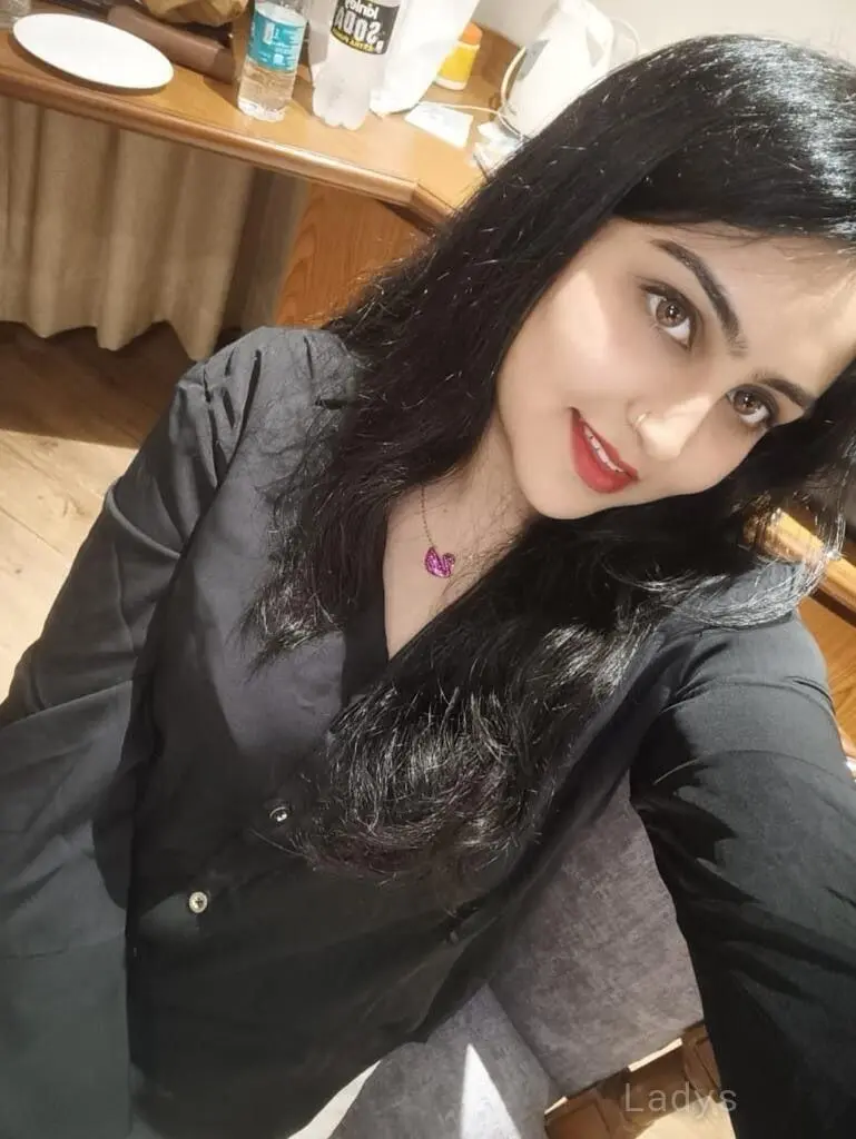 Kavya, 21 years old Chennai escort girl with big tits, height 161 sm, Weight kg