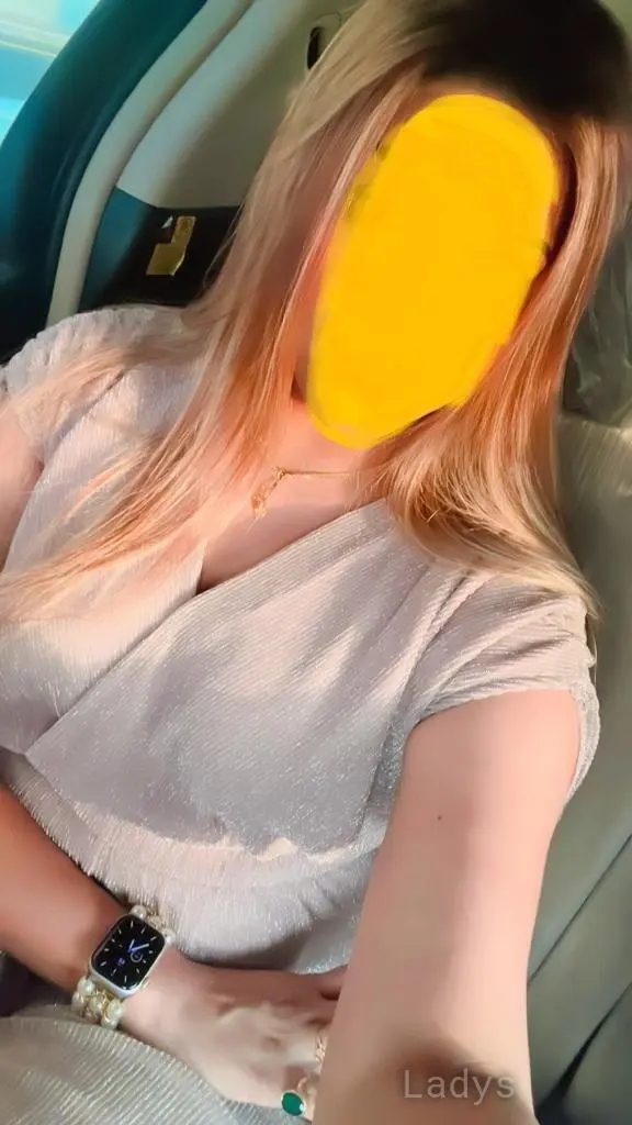 Kavya, 21 years old Chennai escort girl with big tits, height 154 sm, Weight  kg