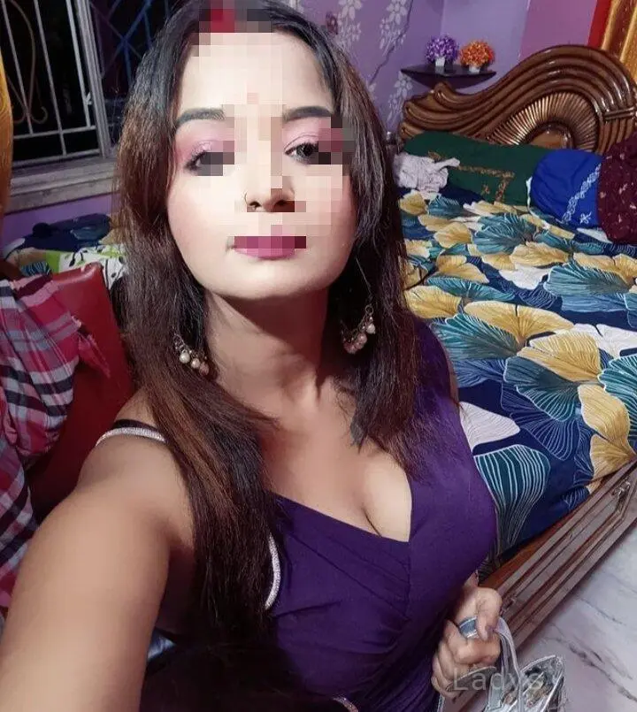 Lavya,  years old Chennai escort girl with big tits, height  sm, Weight  kg
