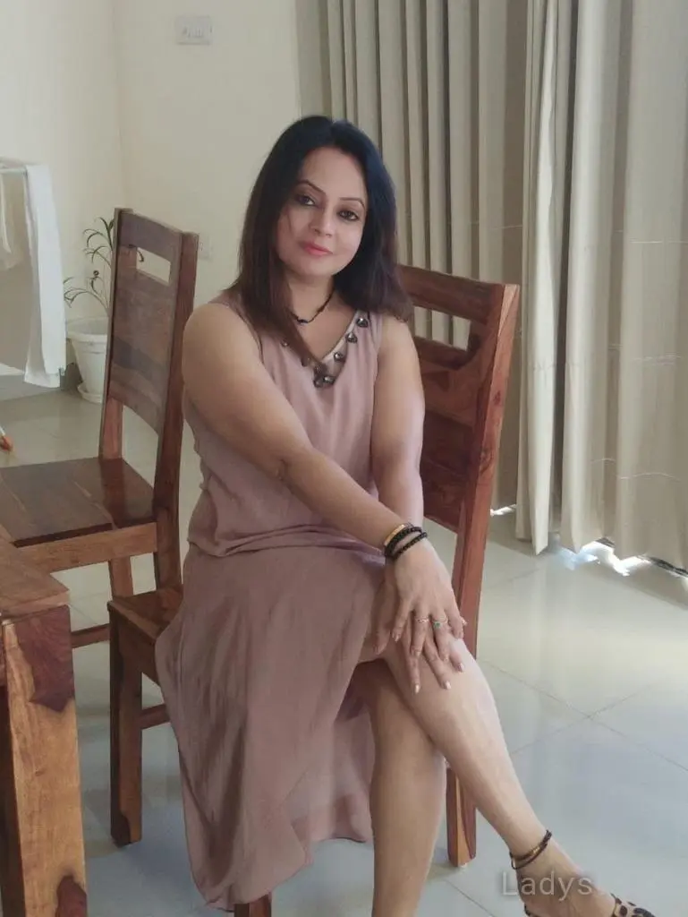 Lola, 21 years old Chennai escort girl with big tits, height 162 sm, Weight kg