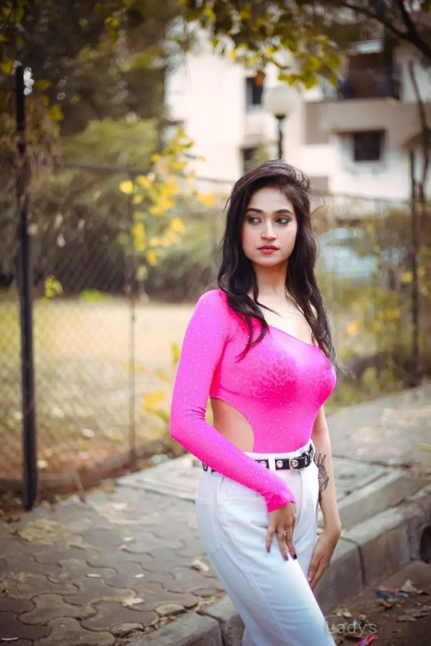 Maggy, 21 years old Chennai escort girl with big tits, height 160 sm, Weight  kg