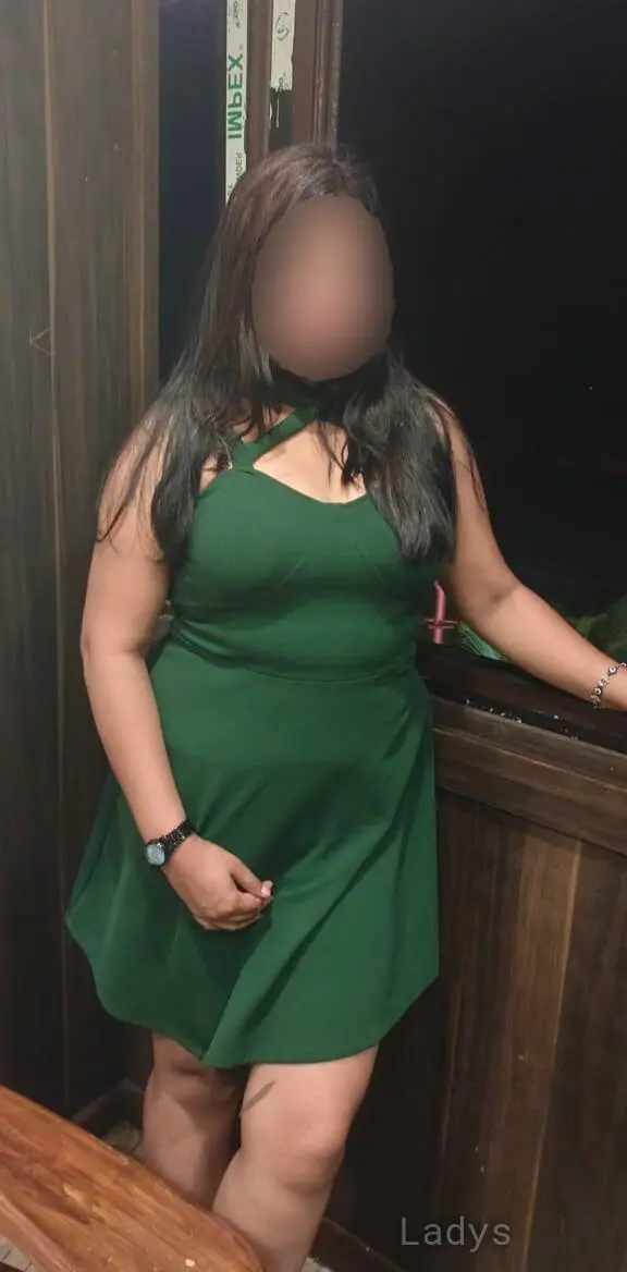 Maya, 23 years old Chennai escort girl with big tits, height 165 sm, Weight  kg