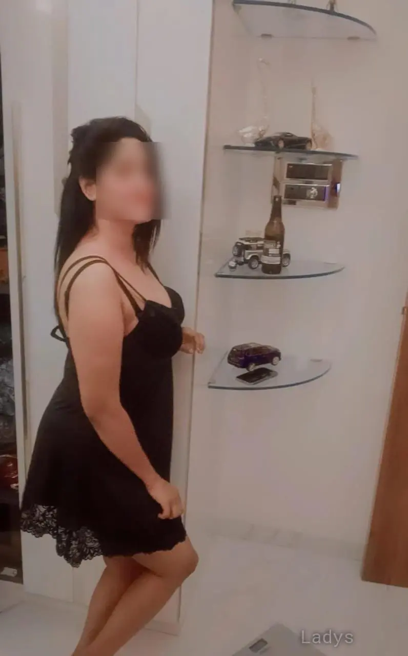 Meera, 22 years old Chennai escort girl with big tits, height 165 sm, Weight  kg