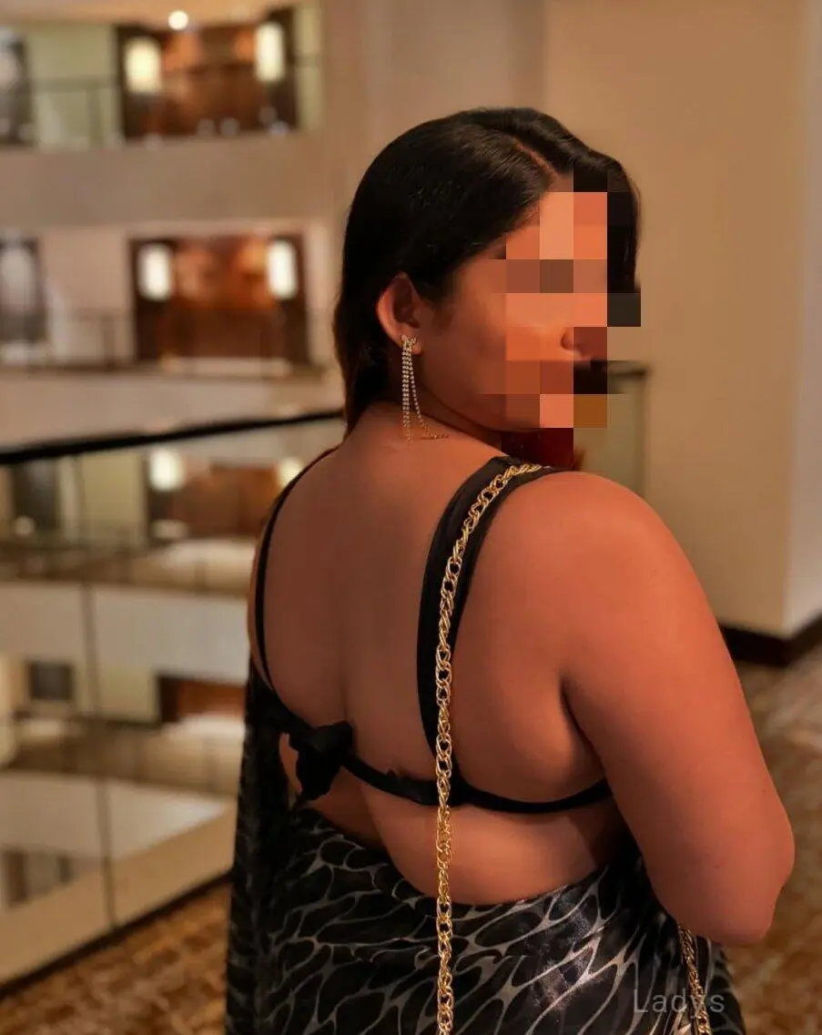 Mia, 29 years old Chennai escort girl with big tits, height 158 sm, Weight  kg