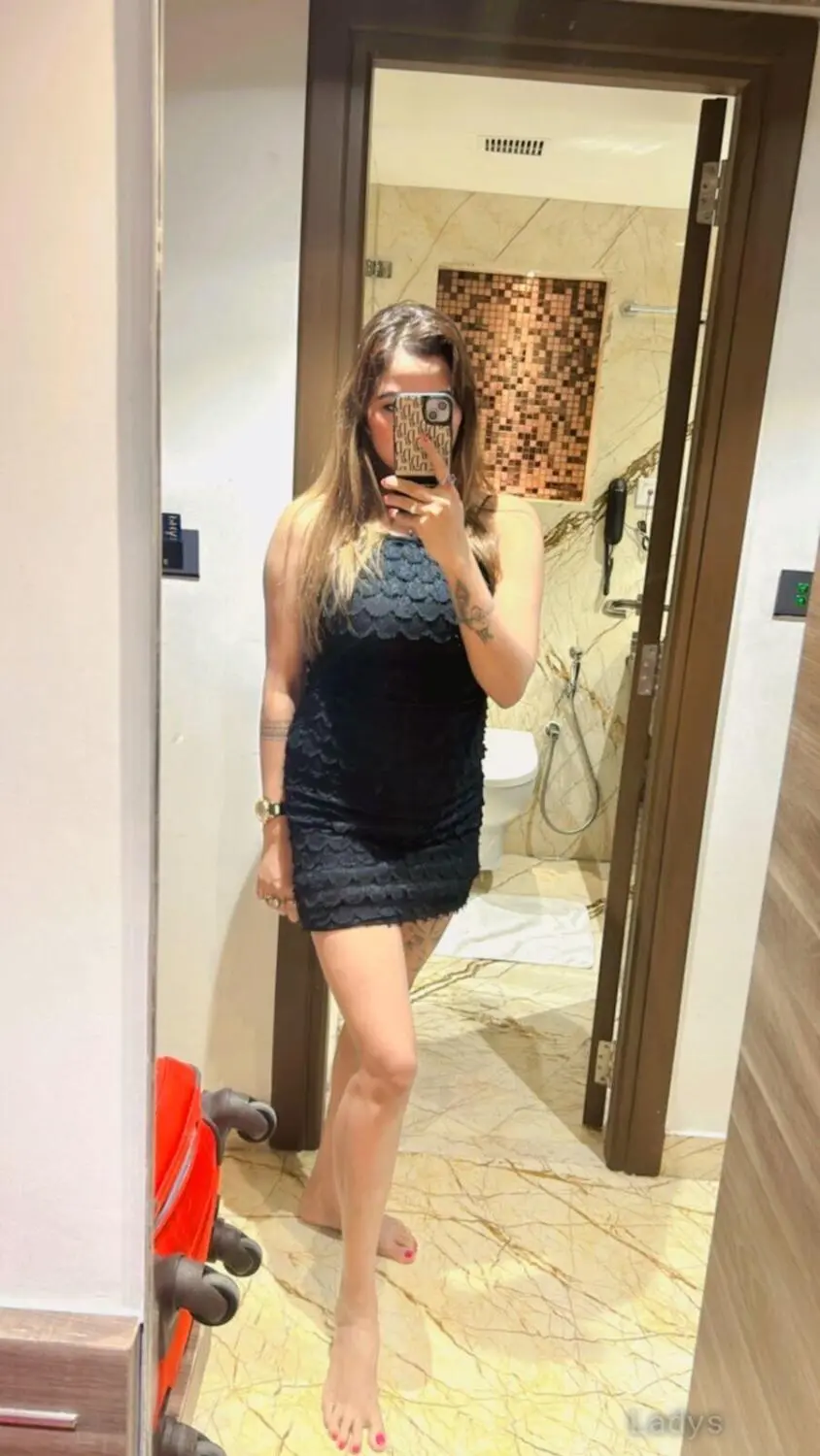 Mina, 23 years old Chennai escort girl with big tits, height 164 sm, Weight  kg