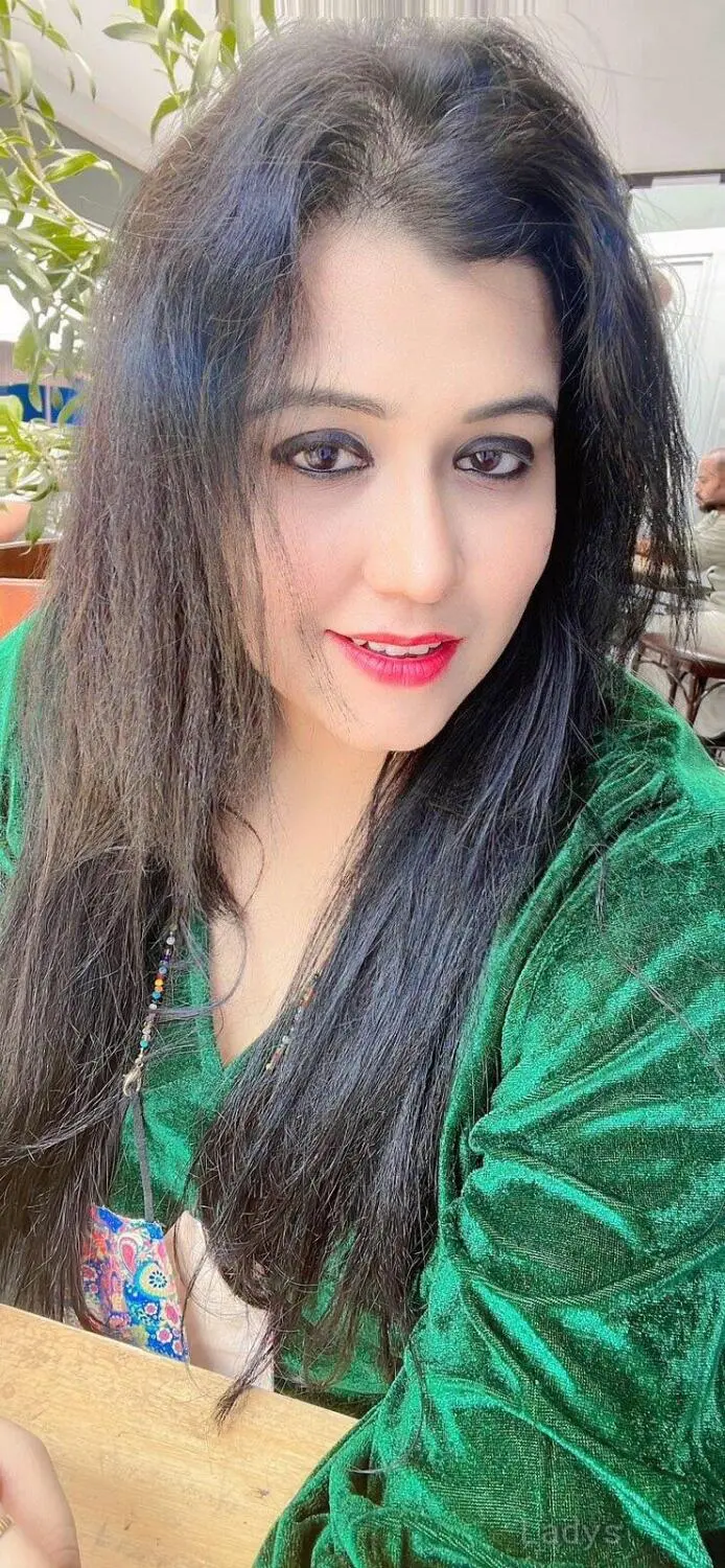 Mita, 30 years old Chennai escort girl with big tits, height 153 sm, Weight  kg