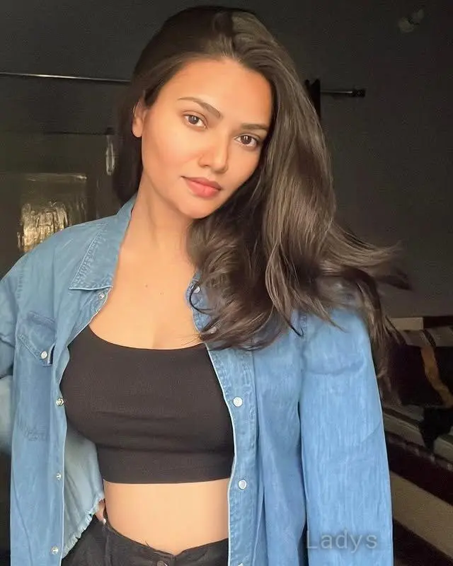 Nisha, 22 years old Chennai escort girl with big tits, height 151 sm, Weight  kg