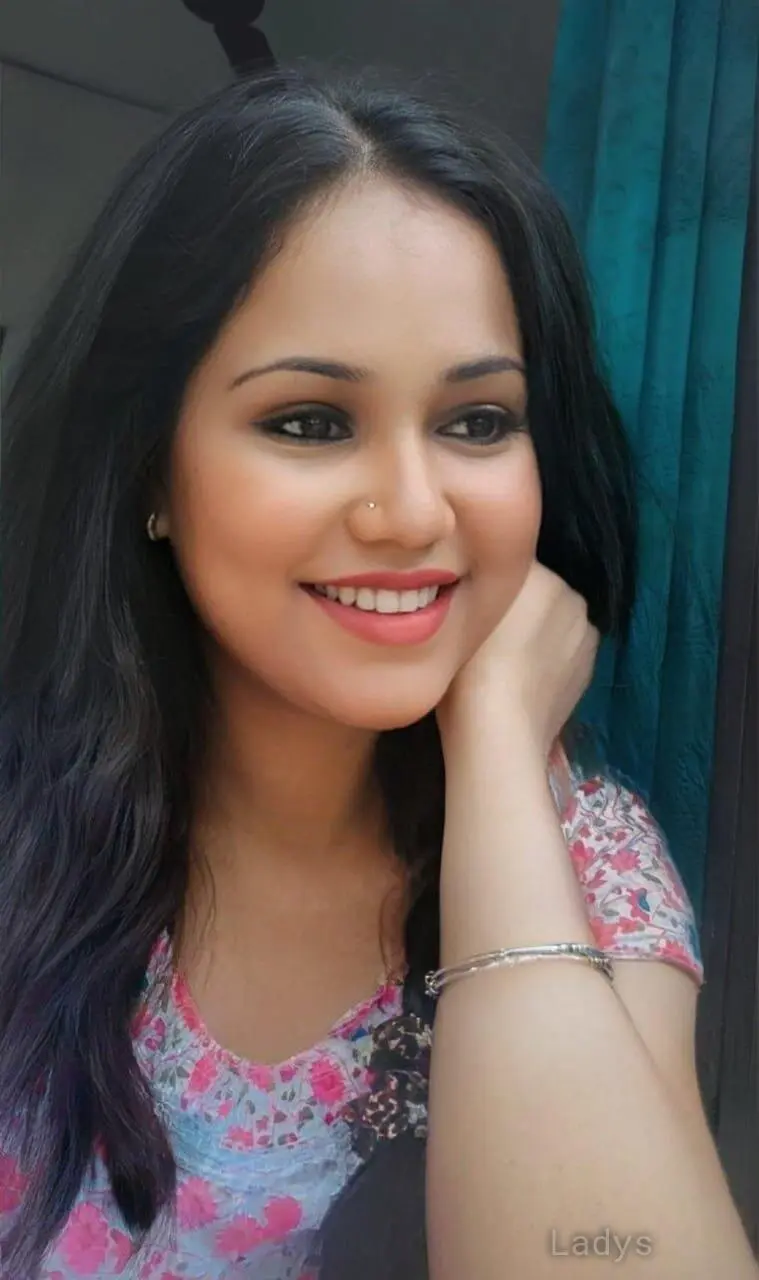 Priya, 21 years old Chennai escort girl with big tits, height 172 sm, Weight kg